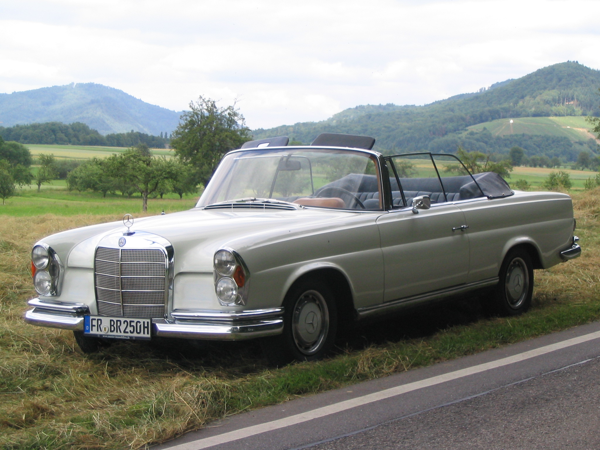 Mercedes-Benz 250 SE Cabriolet